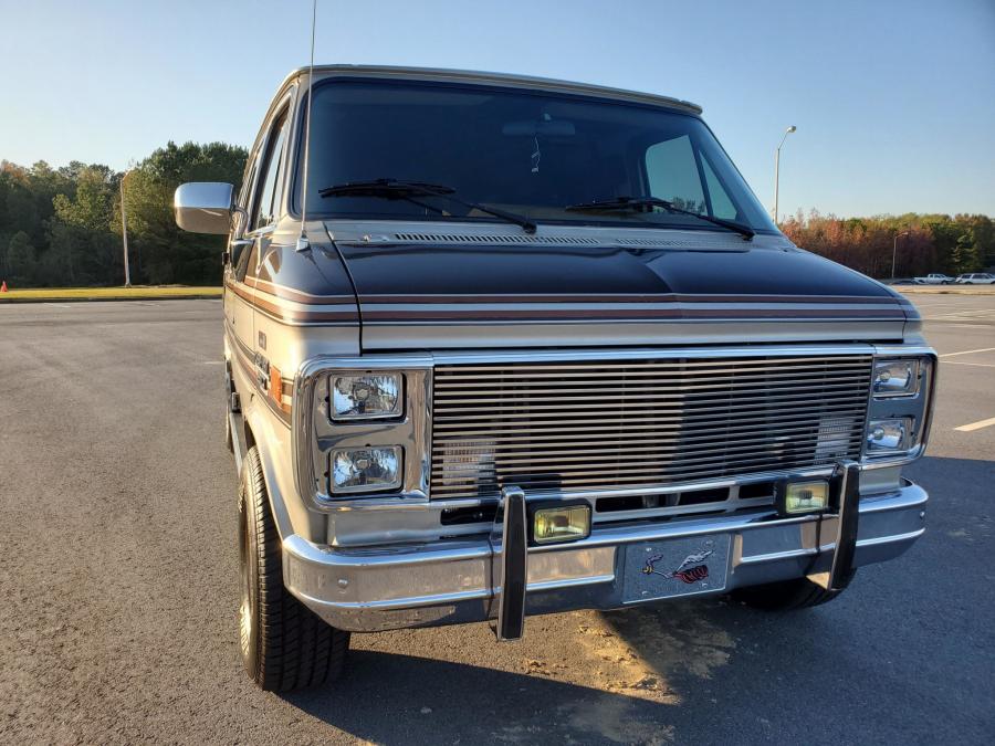  Chevrolet G20 Conversion Van  (CG21305) 1988 года  (фото 14 из 257)